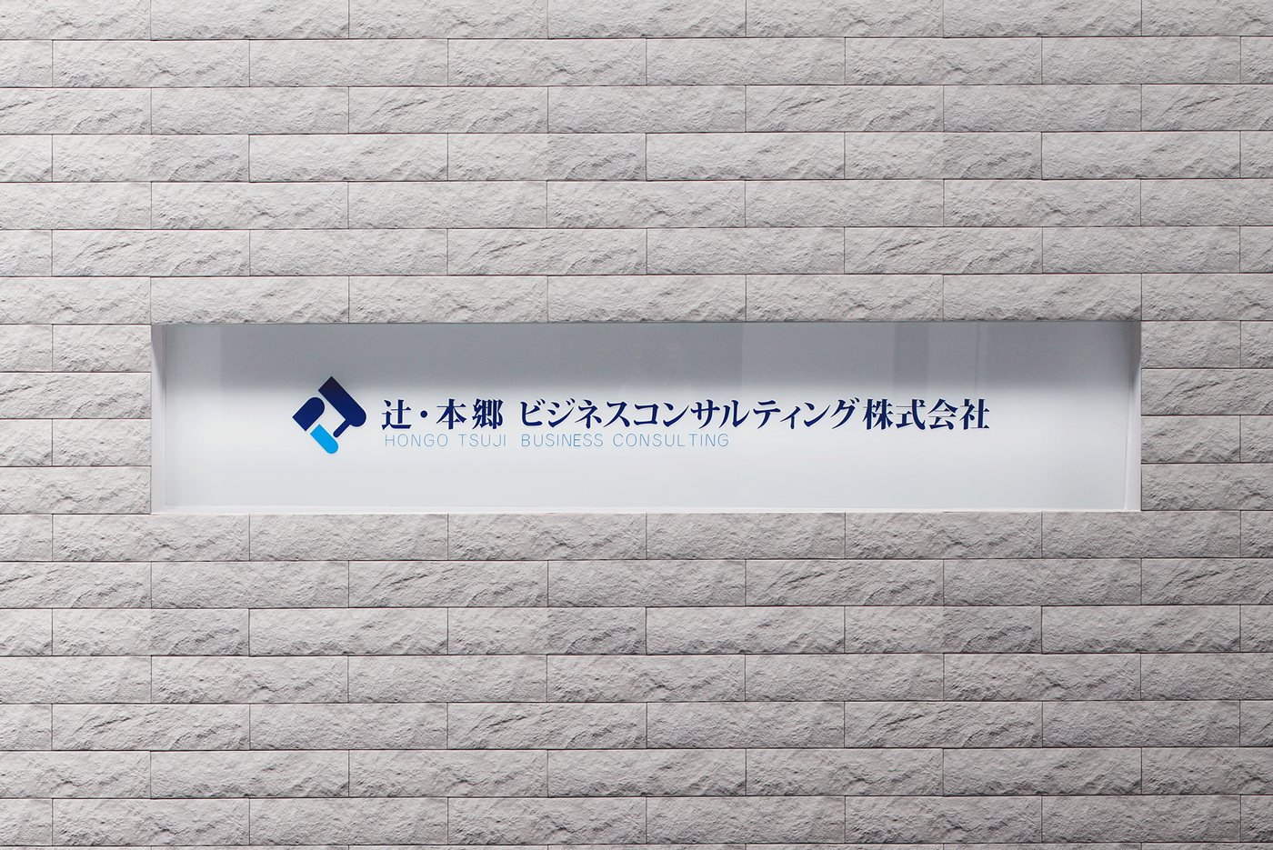 出張の「見える化」で災害時の安全管理も実現。全国出張型コンサルが選んだ出張統制