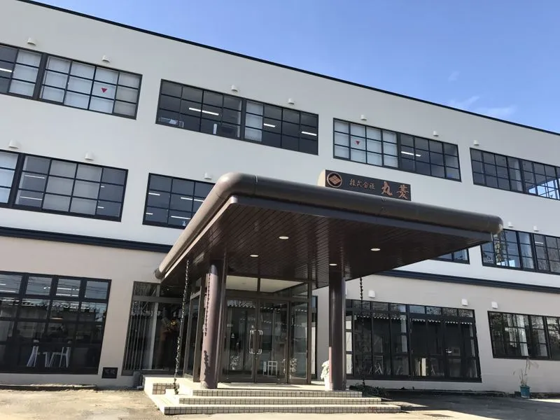 代理手配ゼロ化と立替精算撤廃。全国展開食品卸の自走型出張管理